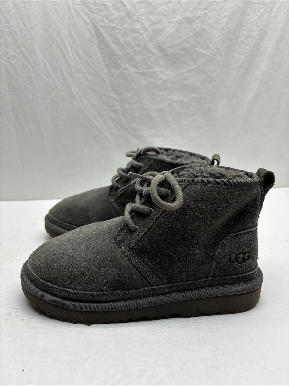 UGG Neumel boots for little boy SZ 2, box 69